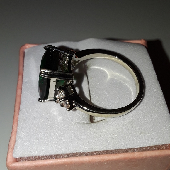 925 Silver emerald ring size 6, brand new - Picture 3 of 7